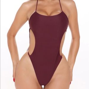 Seashore babe strapped one piece swimsuit